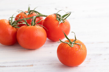 新鮮朝採り、房摘みトマト