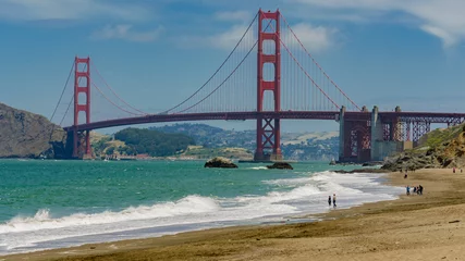 Crédence de cuisine en verre imprimé Plage de Baker, San Francisco Families social distancing at Baker beach in view of the Golden Gate Bridge