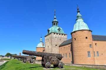 Kalmar Castle is one of the most significant works of the Northern European Renaissance fortification art, located in the Swedish town of Kalmar and is separated from the Baltic coast by a canal. © PRANGKUL