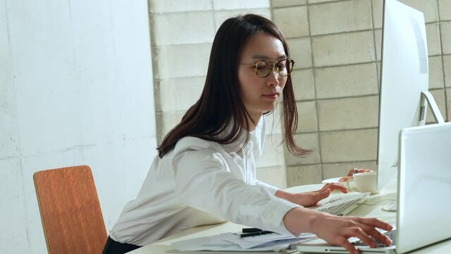 An Asian Businesswoman in the ofice