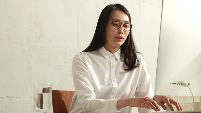 An Asian Businesswoman in the ofice