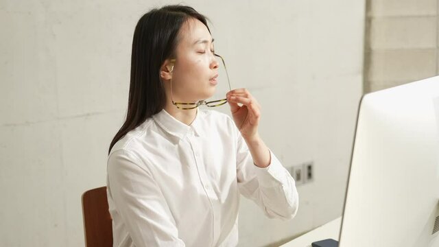 An Asian Businesswoman in the ofice