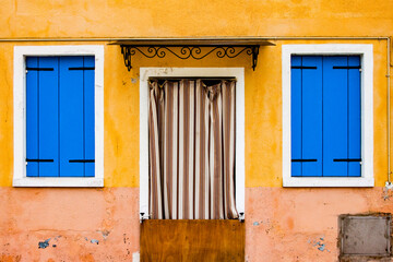 Fototapeta na wymiar traditional colored houses in Burano, Venice, Italy