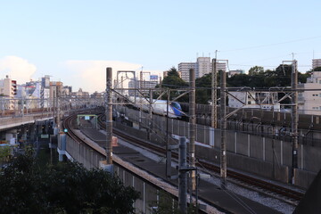 神社から見える新幹線
