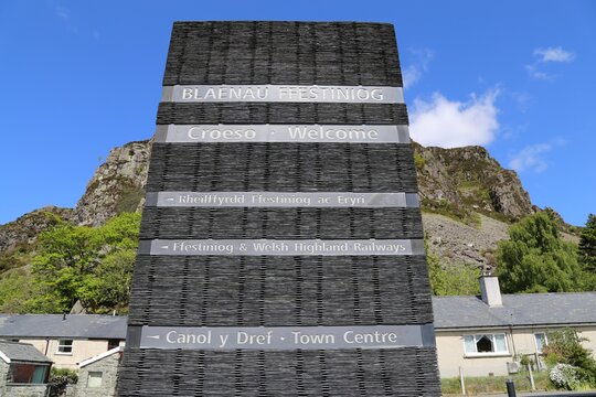 A  view of a bilingual welcome sign at Blaenau Ffestiniog, Gwynedd, Wales, UK. 