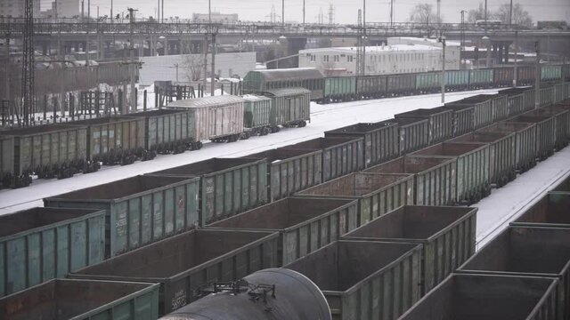 Movement of freight cars on the railway