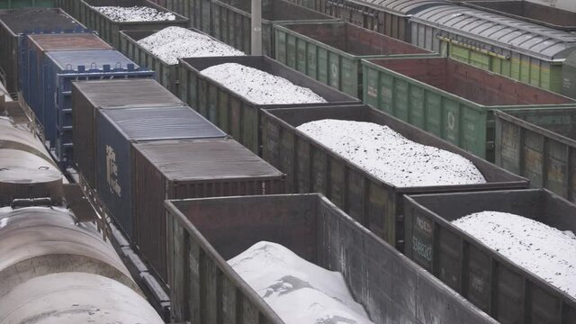 Movement of freight cars on the railway