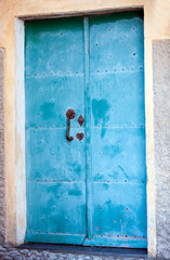 Front entrance door leading to a house in Italy