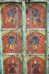 Front entrance door leading to a house in Italy