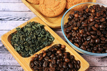 Fototapeta premium Brown coffee beans on a plate
