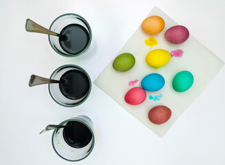 Step 10. Step by step photo instruction. DIY concept. Painting eggs for Easter in home conditions. Flatly.