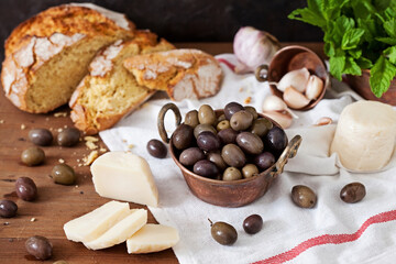 Obraz na płótnie Canvas olives and bread 