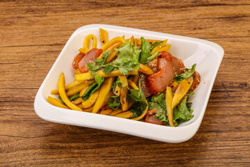 Salad with mango and chicken