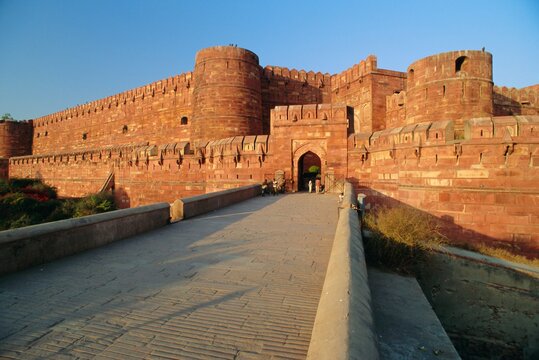 The Red Fort, built by the Moghul emperor Akbar, Agra, Uttar Pradesh