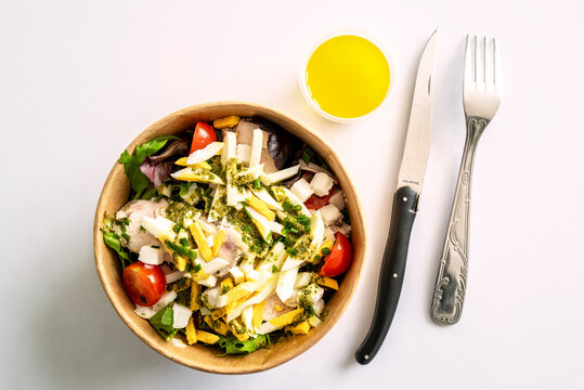 salade sauce moutarde couteau et fourchette inox