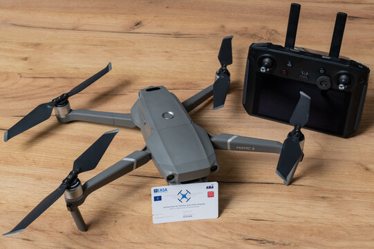 DJI Mavic 2 Pro Drohne von der Firma DJI mit EU-Piloten F&uuml;hrerschein von der Firma LBA und EASA und die DJI Fernsteuerung