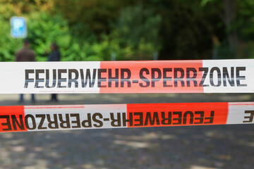 Fototapeta premium Absperrung durch die Feuerwehr Feuerwehreinsatz Brand Unfall