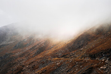 Mgła w g&oacute;rach.