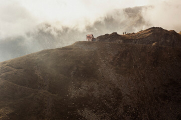 Chatka w g&oacute;rach.