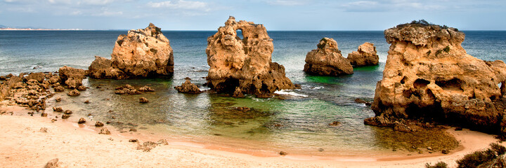 Fototapeta na wymiar Secluded beach near Albufeira, Portugal
