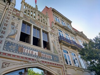 Fototapeta premium Livraria Lello facade, Porto city, Portugal