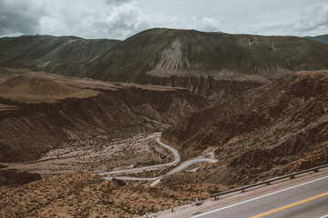 camino entre los cerros