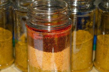 SPICE JARS/RED TOPS