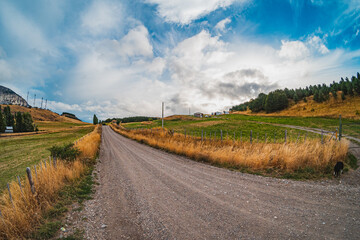 cielo con nubes en carretera