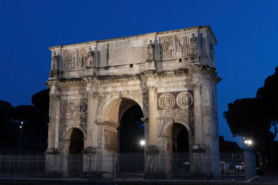 Italy, Rome, Arch of Constantine at night