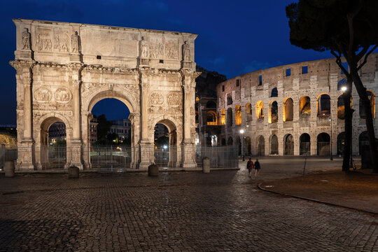 Italy, Rome, Arch of Constantine and Colosseum at night