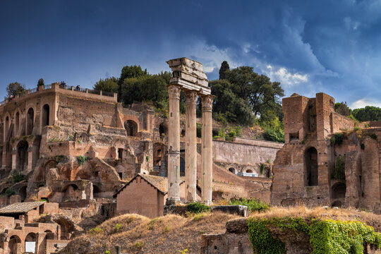 Italy, Rome, Roman Forum, Palatine Hill, columns of Temple of Castor and Pollux