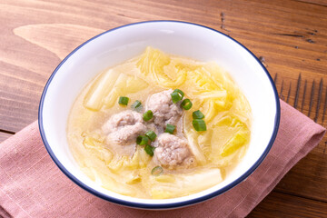 白菜と肉だんごのスープ