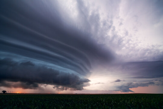 Supercell thunderstorm with dramatic storm clouds © JSirlin