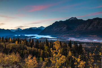 Obraz premium dramatic autumn landscape photo of the Matanuska glacier in Alaska.