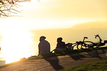 people enjoying the sunset at the marshall park with view of the Puget sound and Olympic Mountains