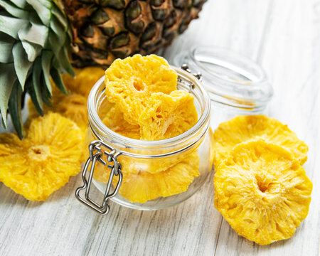 Pineapple dried rings
