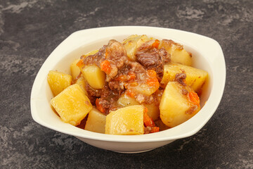 Roasted potato and beef with sauce