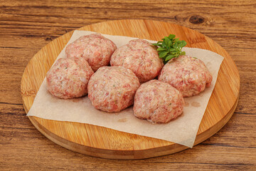 Raw turkey meatball for cooking
