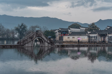 Obraz premium Hongcun village, a historic Chinese village in Anhui province, China.
