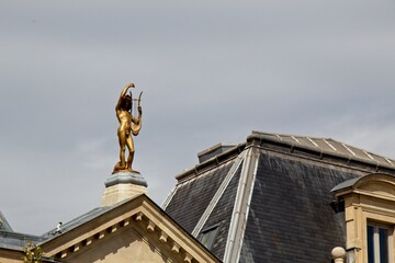 Obraz premium old house in the city