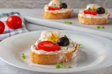 Bruschetta with tomato, olives and poached quail egg