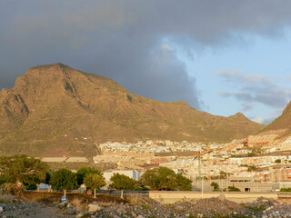 Roque del Conde in Adeje and mass tourism hotels and apartments 