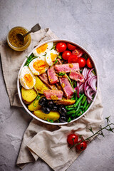 nicoise salad with tuna .style hugge