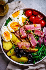 nicoise salad with tuna .style hugge