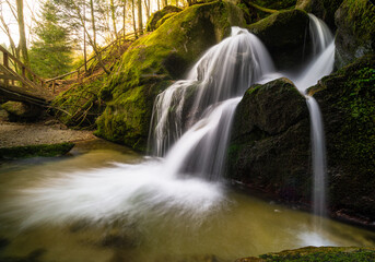 Fototapeta na wymiar Waterfall in Austria (Wolfsbachklamm)
