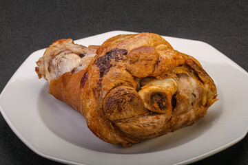 Baked pork knuckle with spices