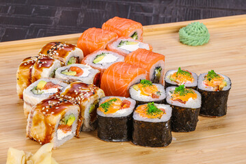 Japanese cuisine sushi and roll set