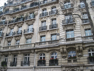 Fototapeta na wymiar facade with forged lattice on the building. beautiful openwork wrought iron fence balconies of Parisian buildings