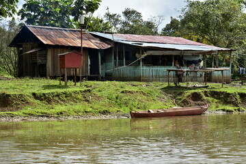 Fototapeta premium Paisajes y rincones del pequeño pueblo de El Castillo, a orillas del rio de San Juan, en el sur de Nicaragua