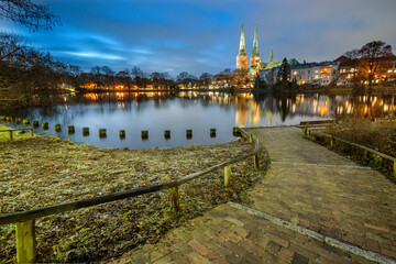 Lübeck Weg zum Mühlenteich am Abend